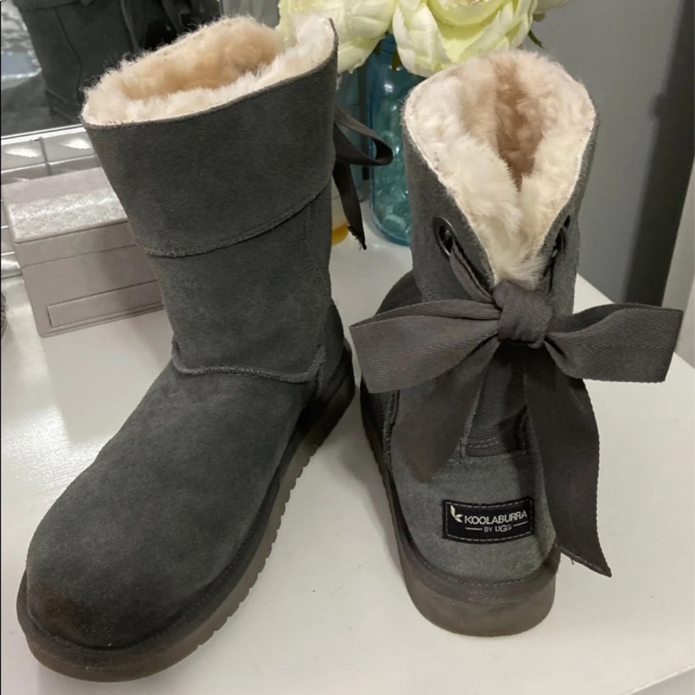 Gray Ugg boots size 6